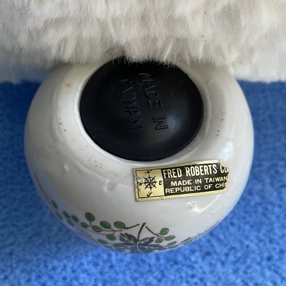 Vintage 1960’s Fred Roberts Company Pear Shape Potpourri holder. - Picture 4 of 5